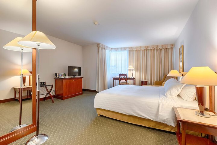 Room 16 of 82