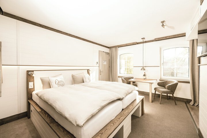 Room 8 of 82
