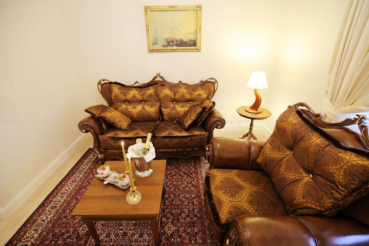 Room 32 of 74
