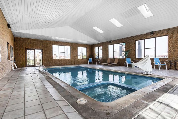 Pool Hotel