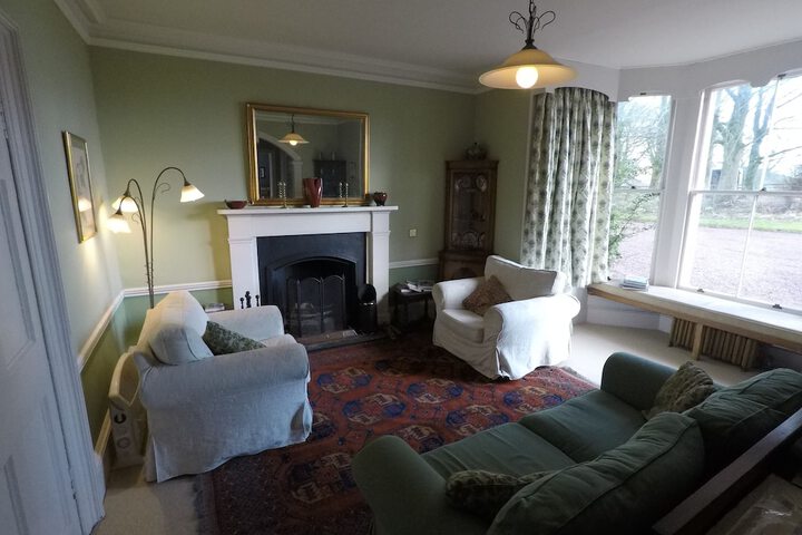 Lounge 13 of 18