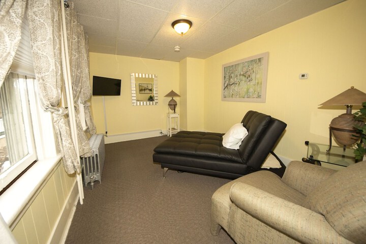 1 Queen Bed (13 of 45)