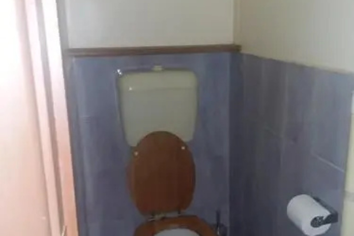 Room 5 of 6