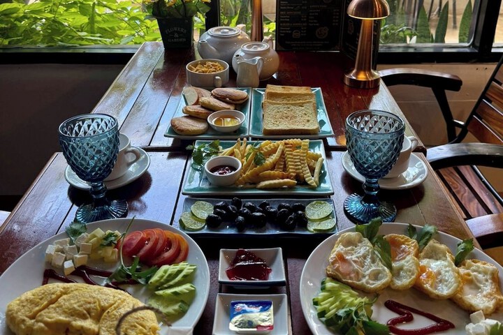 Breakfast/Coffee Service 29 of 36