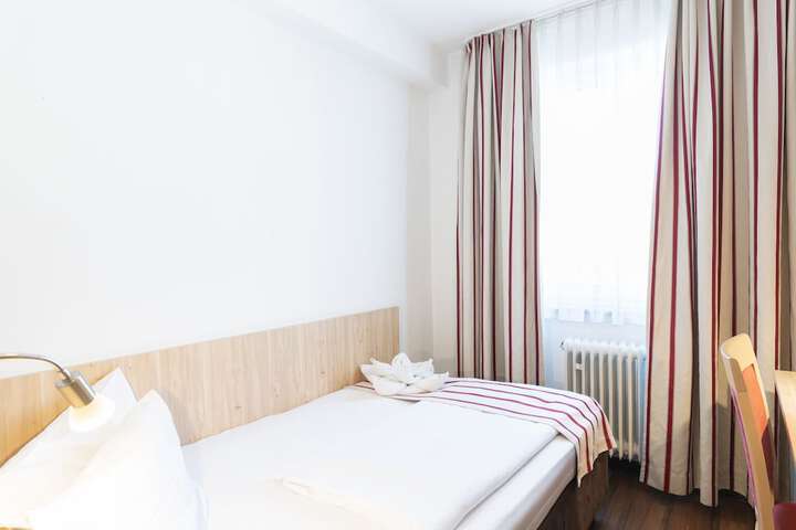 Room 12 of 63