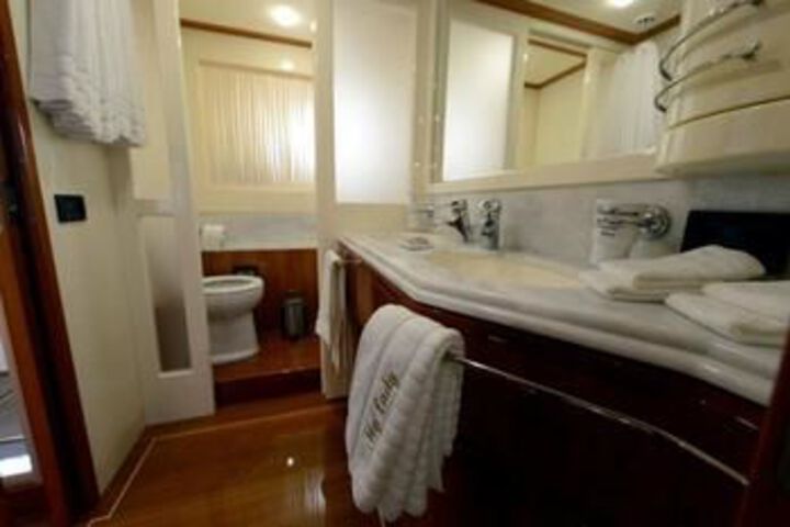Room 3 of 43