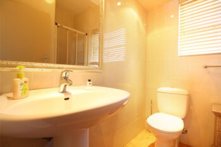 Room 3 of 20