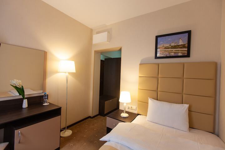 Room 12 of 46