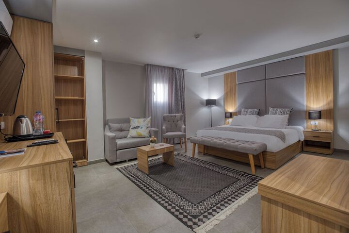 Room 6 of 71