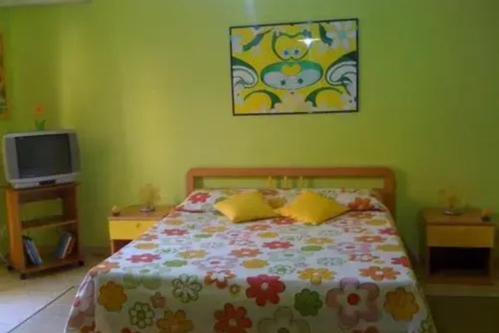 Room 4 of 12