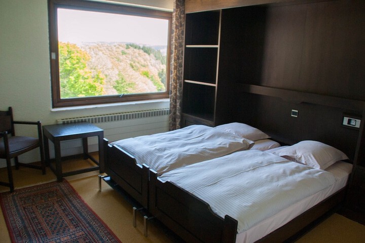 Room 6 of 6