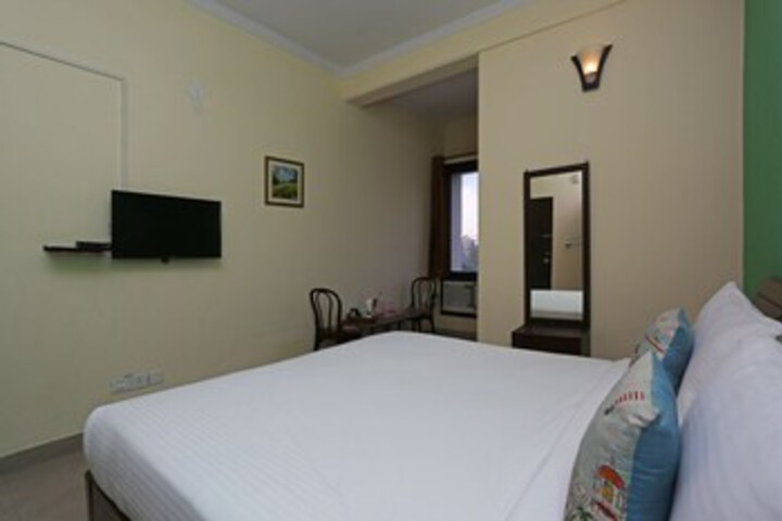 Room 18 of 25