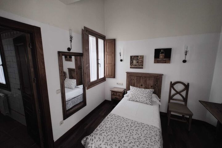 Room 4 of 40