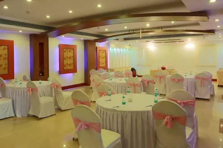 Ballroom/Hall 13 of 16