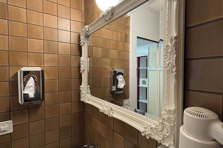 Room 213 of 266