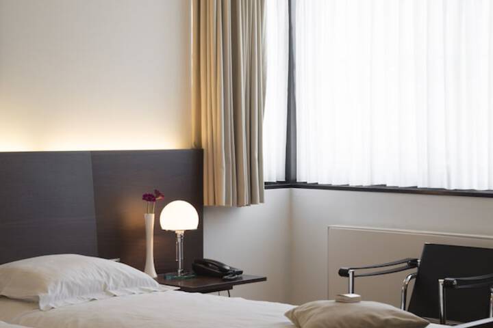 Room 9 of 40