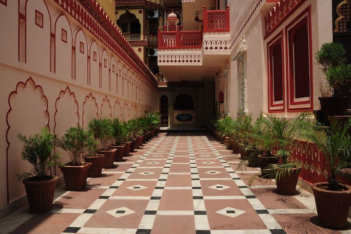 Ballroom/Hall 30 of 34