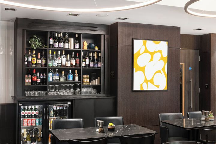 Lounge 58 of 61