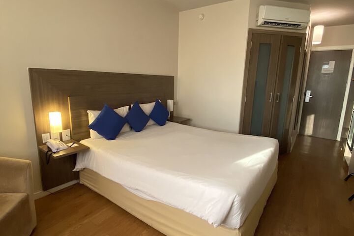 Room 6 of 123