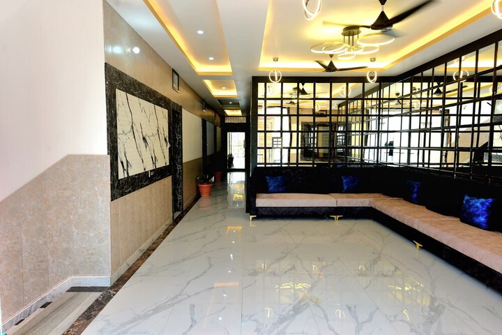 Hotel Interior 7 of 28