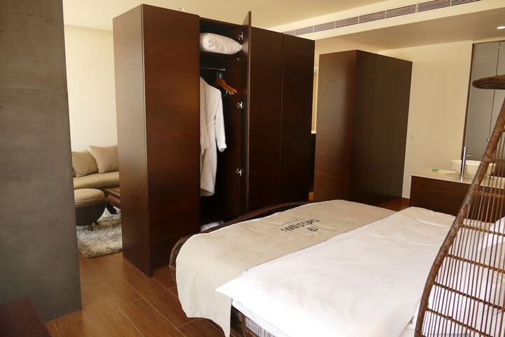 Room 8 of 64