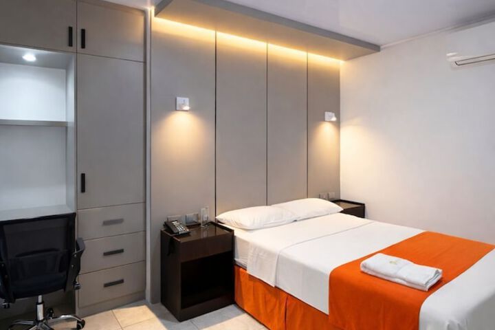 Room 12 of 19