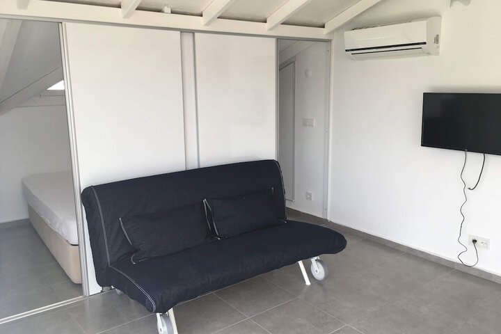 Room 35 of 83