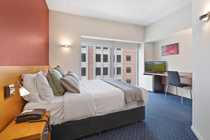 Room 13 of 34