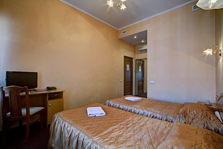 Room 10 of 37