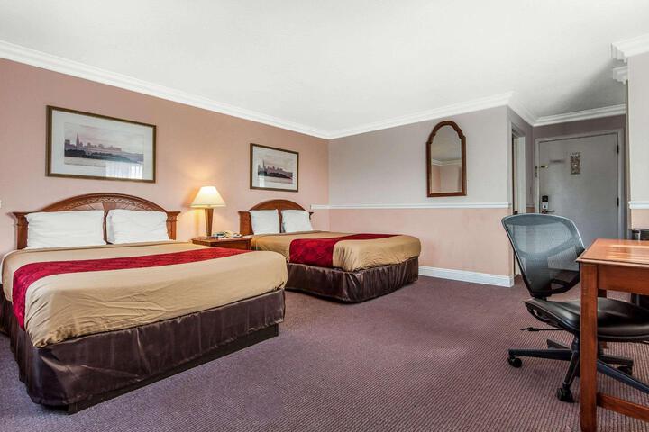 2 Queen Beds (9 of 15)