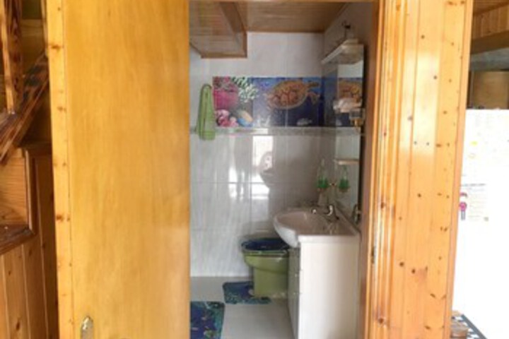 Room 16 of 244