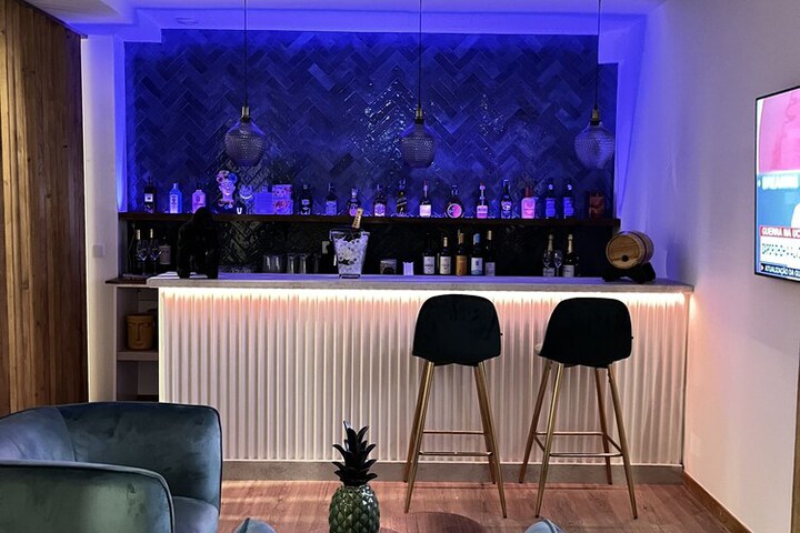 Lounge 50 of 58