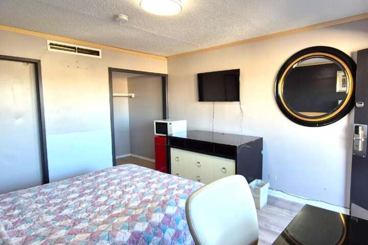 Room 9 of 43
