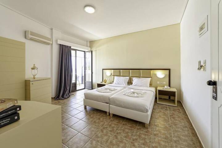 Room 4 of 58