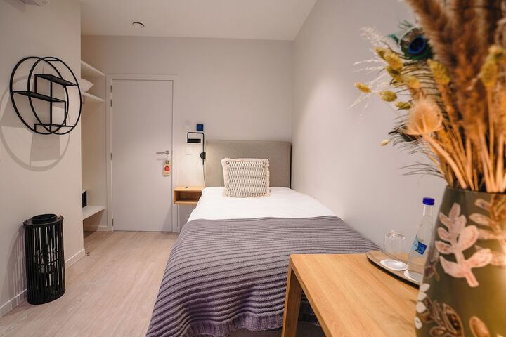 Room 32 of 129