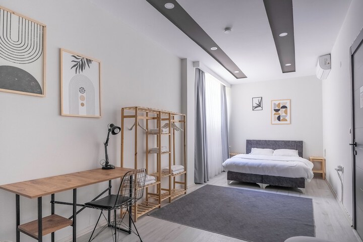 Room 130 of 293