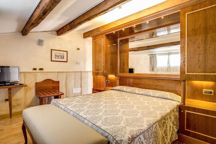 Room 12 of 26