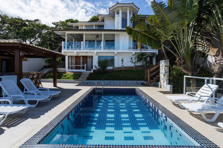 Mansão c / Piscina a 400m da Praia Brava|Casa Ayana