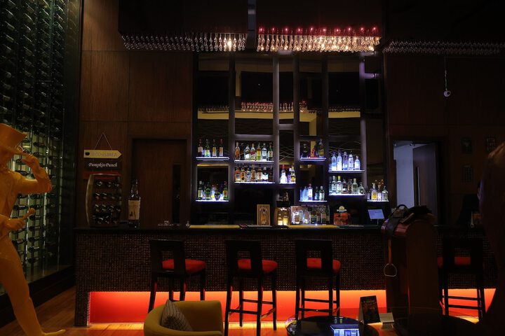 Lounge 63 of 112