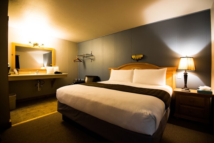 Room 18 of 108