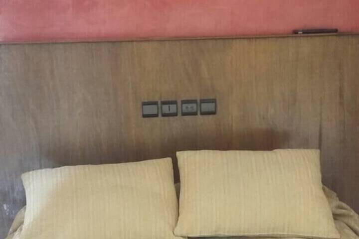 Room 9 of 32