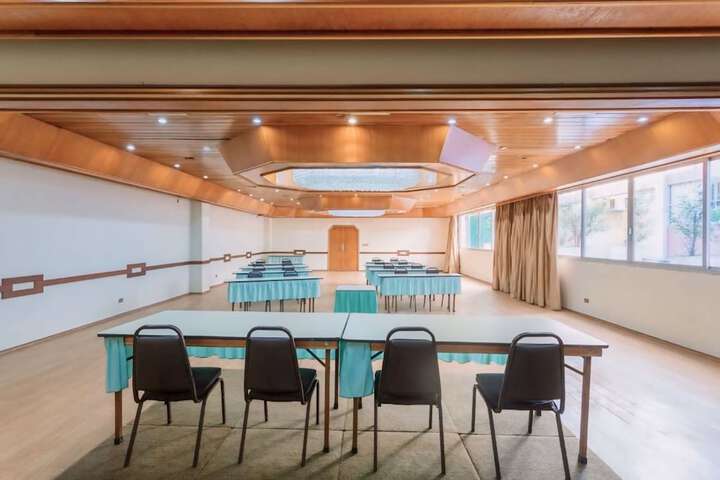 Business Center 74 of 78