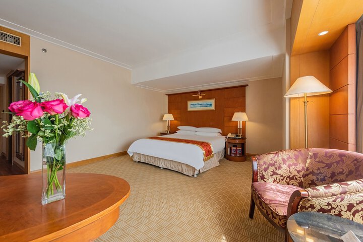 Room 15 of 90