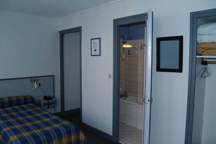 Room 22 of 38