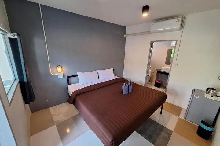 Room 15 of 38