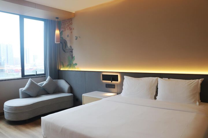 Room 28 of 86