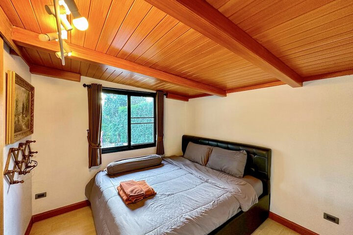 Room 7 of 187