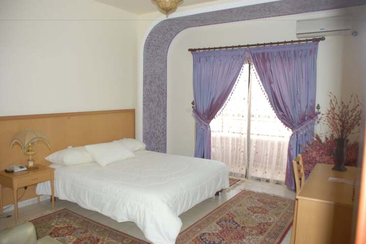 Room 14 of 52