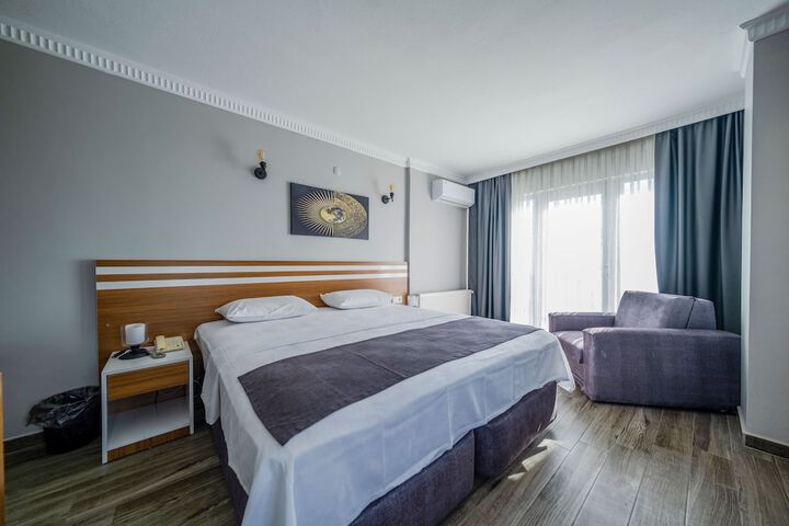 Room 32 of 85