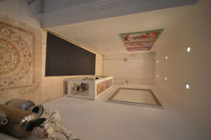 Room 12 of 20